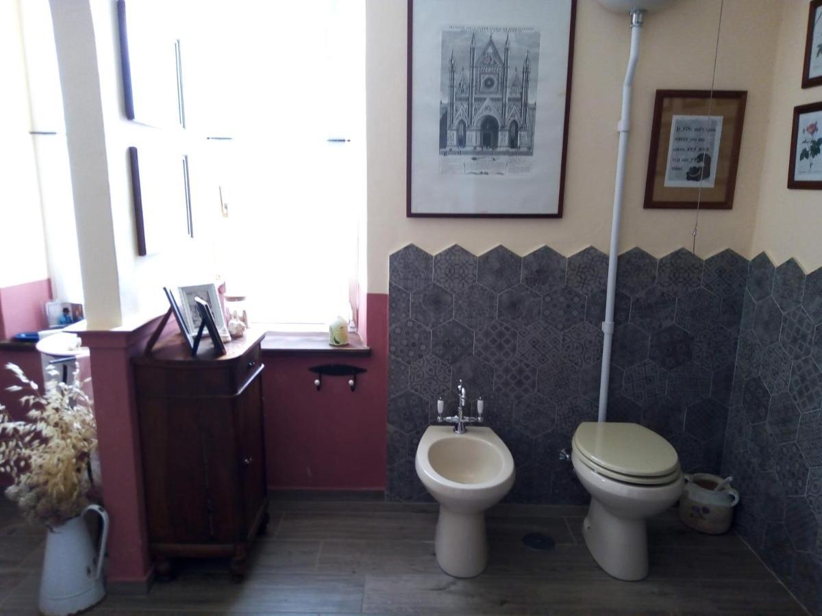 B&B La Gallinella Rossa Baschi Экстерьер фото